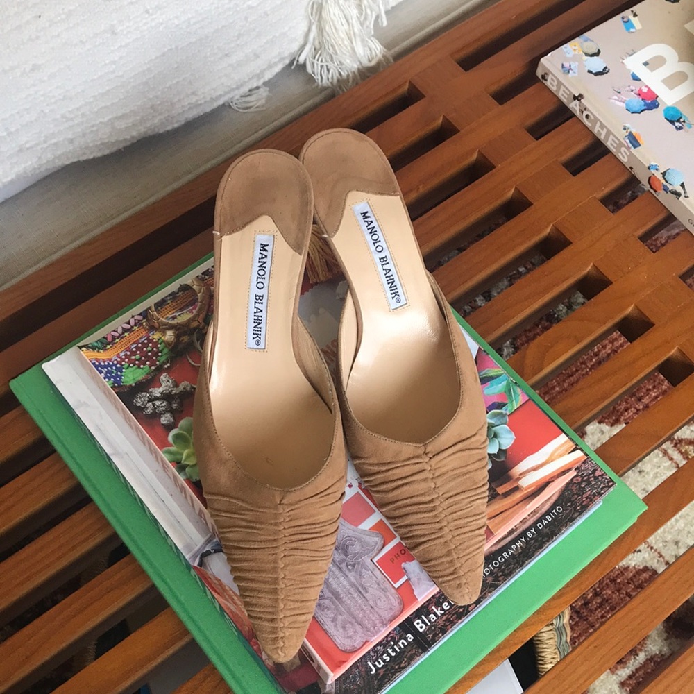 SLASHING PRICES!! Manolo Blahnik tan kitten mule